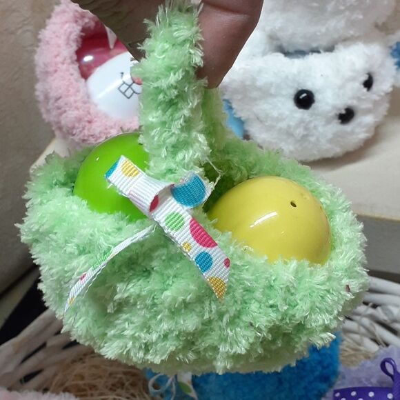 Hand crocheted Fuzzy mini Easter baskets, bunnies (pick 2) - Picture 6 of 11